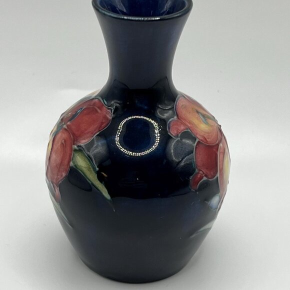 Moorcroft cobalt blue freesia Pattern mini Vase 4” tall  stamped Moorcroft - Picture 2 of 7